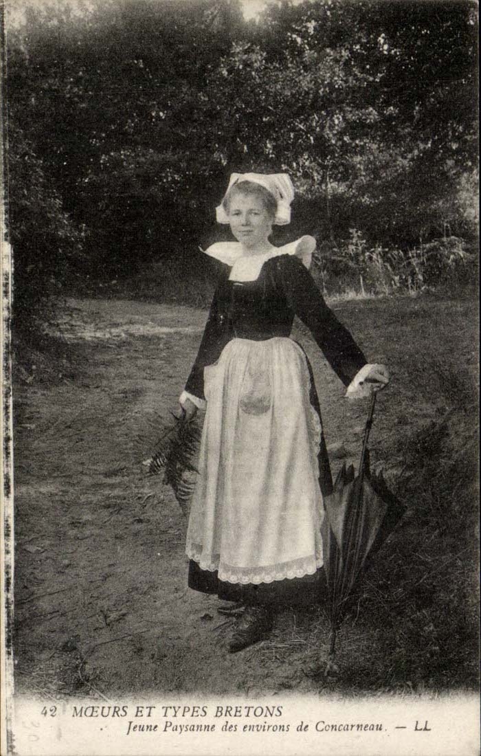 Jeune Paysanne des environs de Concarneau — LL — Série 42 Mœurs et Types Bretons