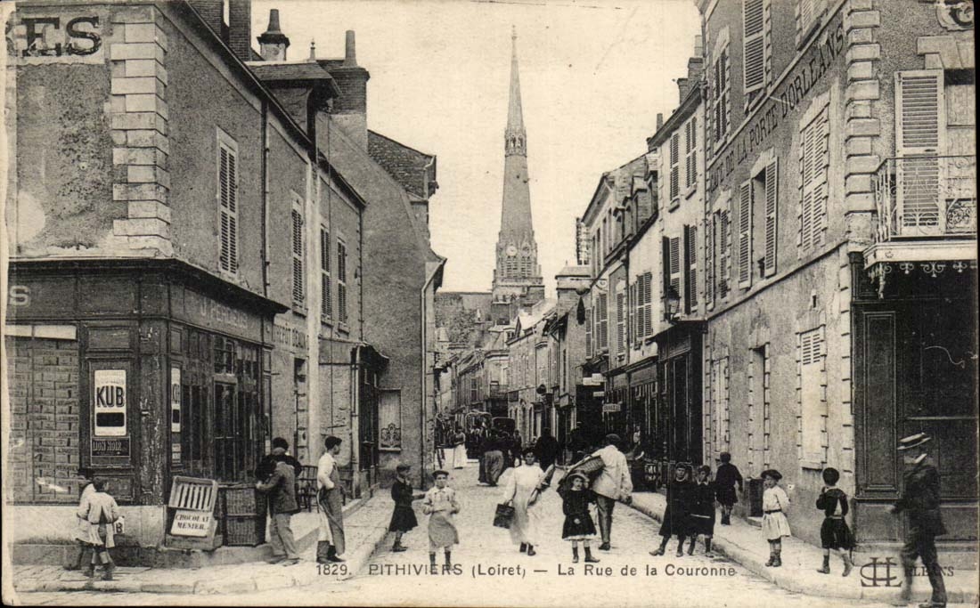 Pithiviers CPA La rue de a couronne