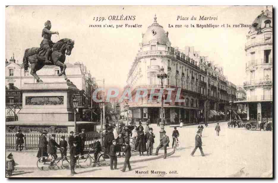 Orleans CPA Place du Martroi Jeanne d'arc par Foyatier la rue de la Republique et la rue Bannier