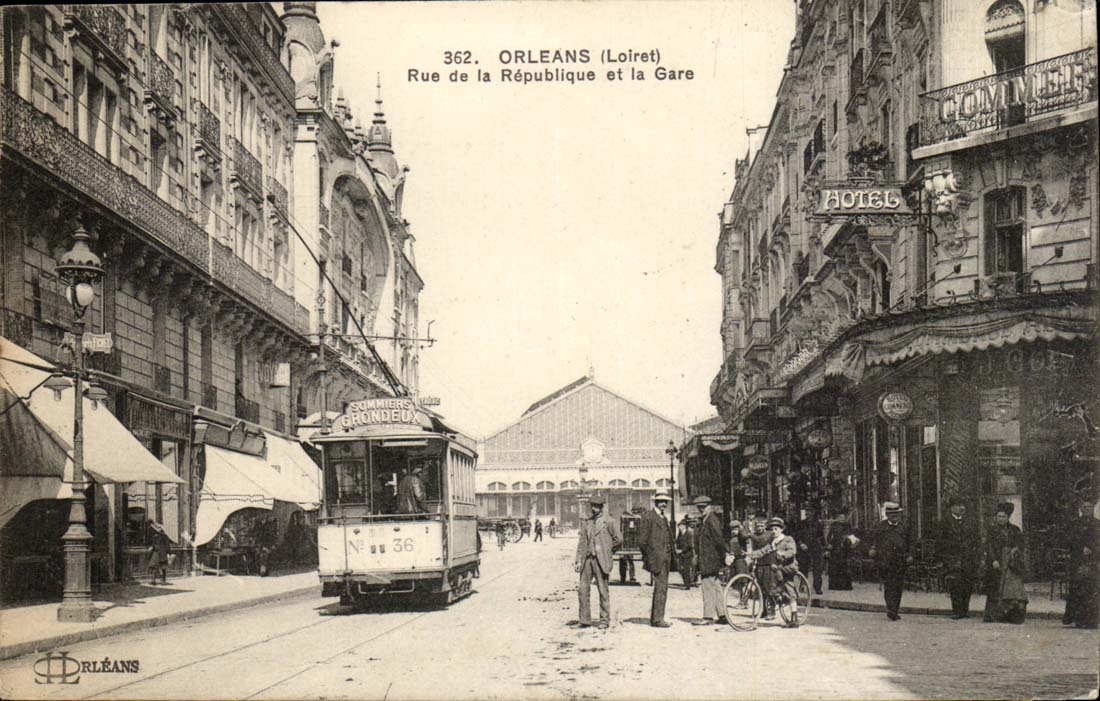 Orleans CPA Rue de la Republique et la gare
