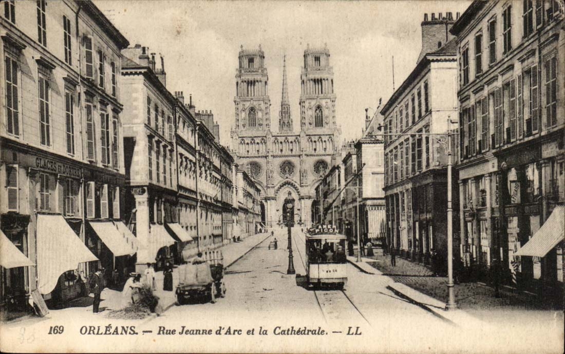 Orleans CPA Rue Jeanne d'arc et la cathedrale