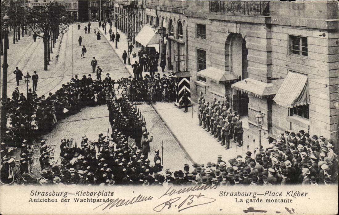 Strasbourg — Place Kléber — Parade de garde montante
