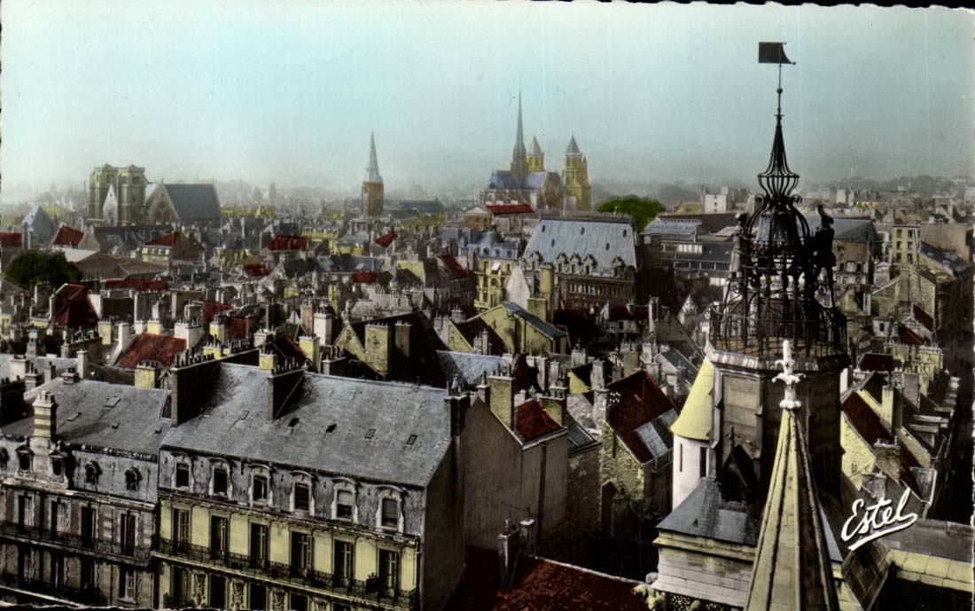 Dijon CPA Vue generale au premier plan le Jacquemart de l'eglise Notre DAme