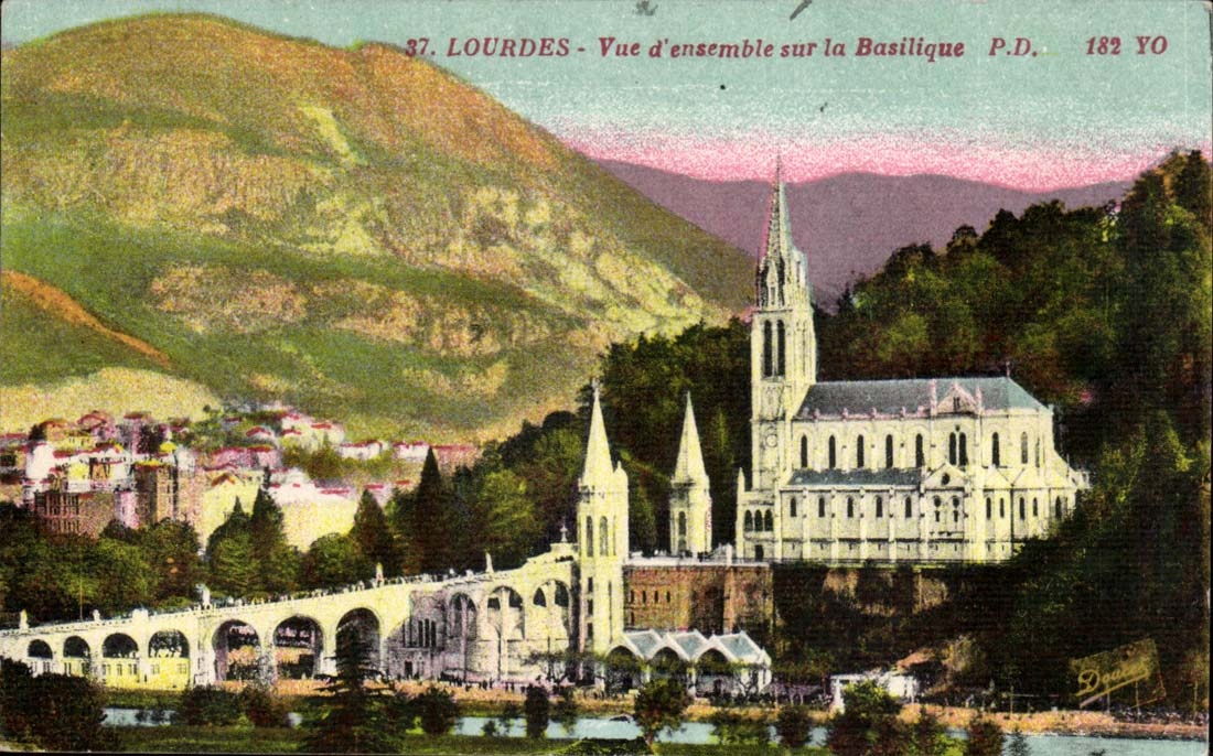 Lourdes CPA Vue d'ensemble sur la basilique