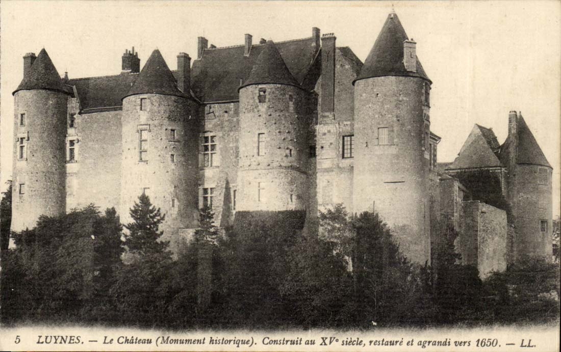 Luynes CPA Le chateau Construit au 15eme restraure et agrandi vers 1650 