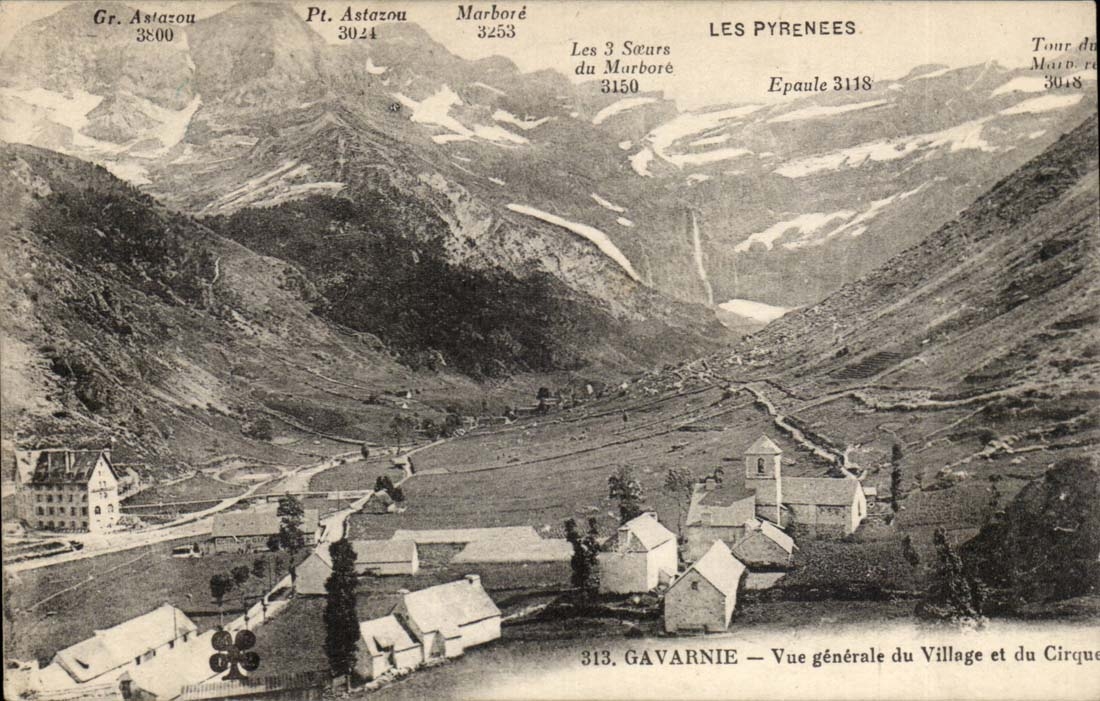 Gavarnie CPA Vue generale du village et du cirque