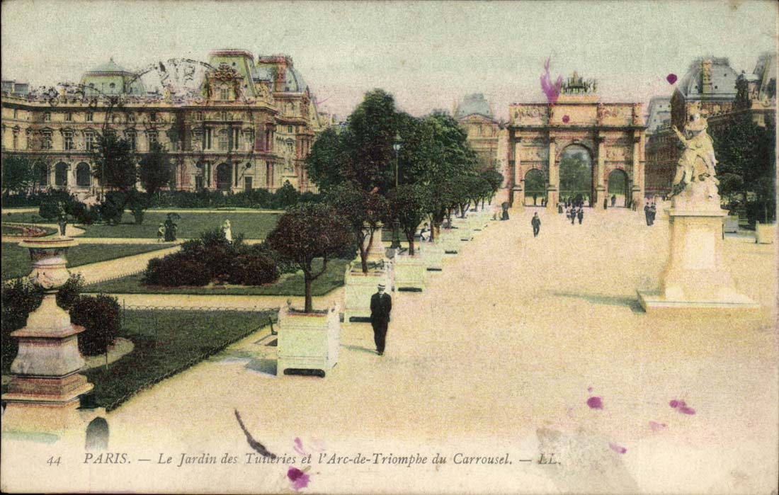 Paris (1er) CPA Le jardin des Tuileries et l'arc de triomphe du Carroussel