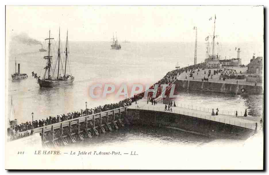 Le Havre CPA La jetee et l'abvant port (baetau boat ship)