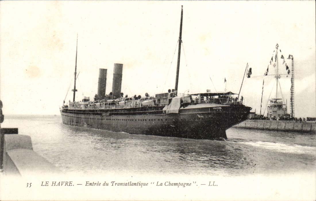Le Havre CPA Entree du transatlantique La Champagne (boat ship bateau)