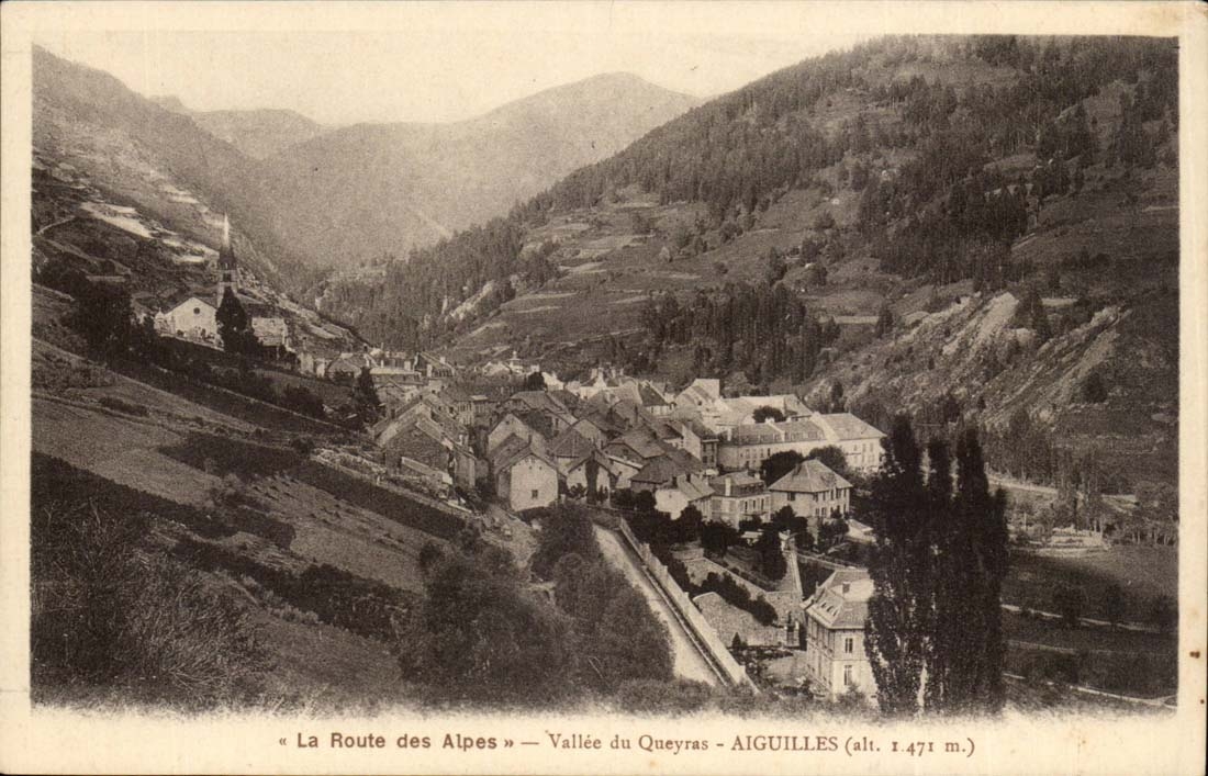 AIGUILLES — Vallée du Queyras — « La Route des Alpes » — alt. 1.471 m.