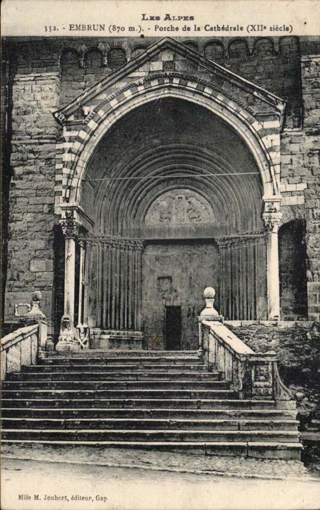 EMbrun CPA Porche de la cathedrale