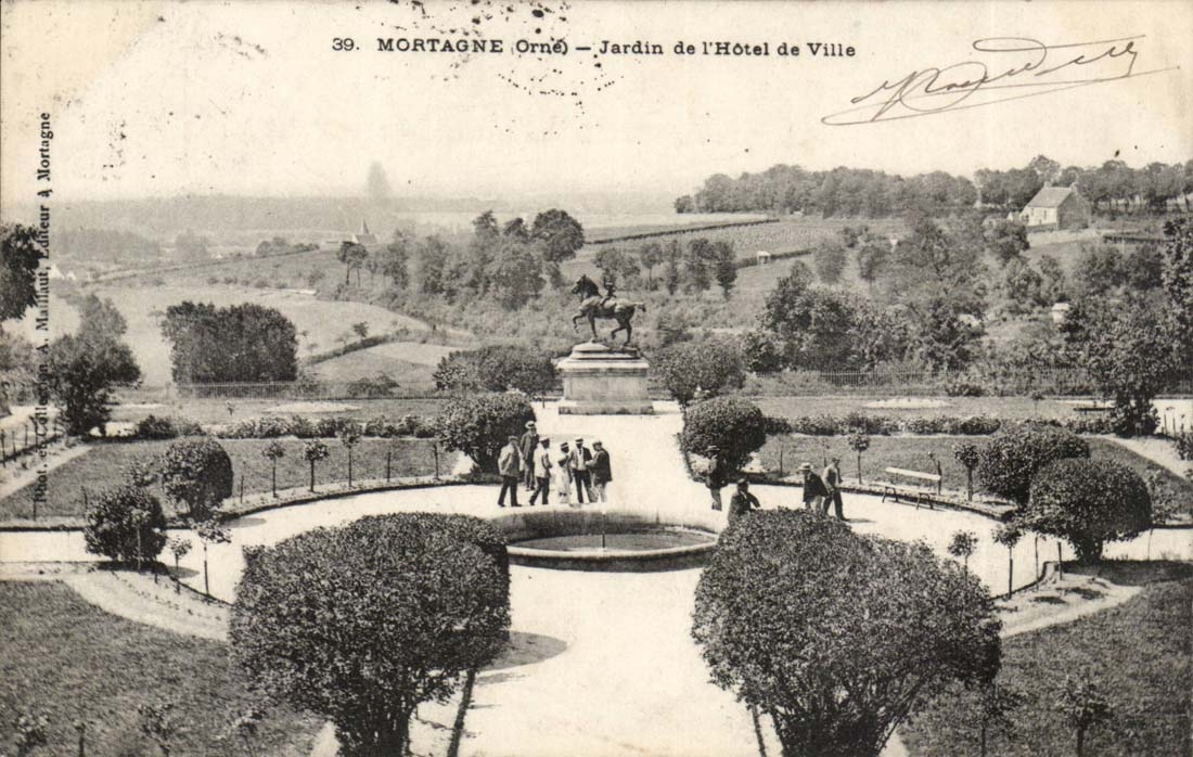 Mortagne CPA Jardin de l'hotel de ville