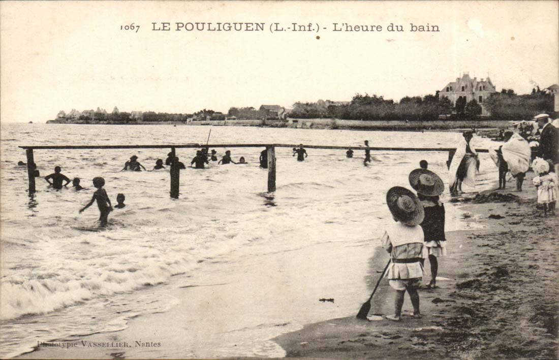 Le Pouliguen CPA L'heure du bain