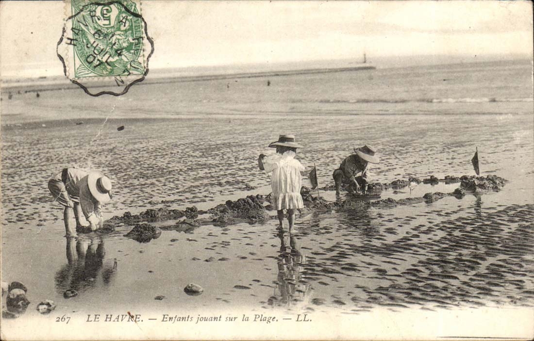 Le Havre CPA Enfants jouant sur la plage