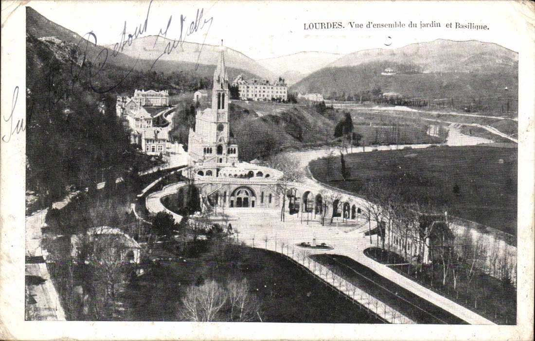 Lourdes CPA Vue d'ensemble du jardin et basilique 