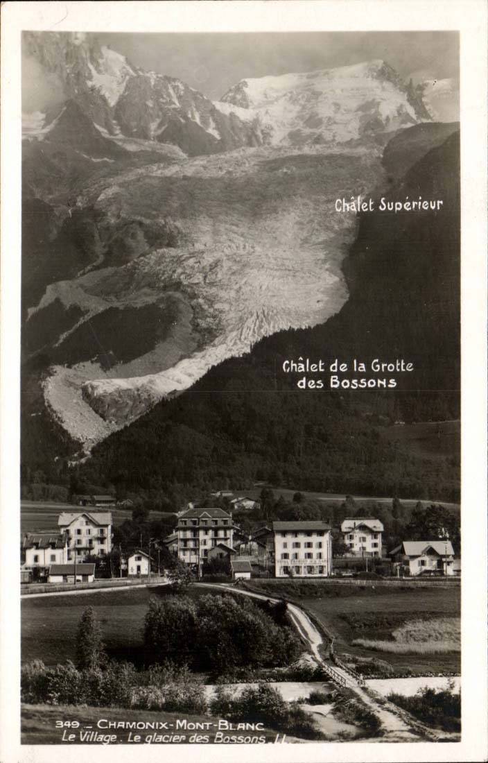 CPA Chamonix Mont Blanc Le village Glacier des Bassons 