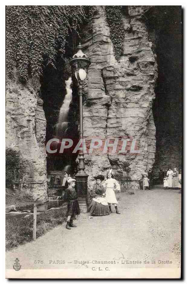Paris (19eme) CPA Buttes Chaumont L'entree de la grotte (enfants)
