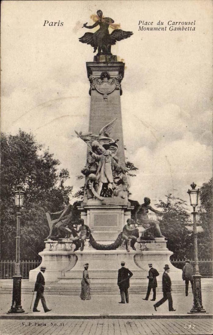 Paris (1er) CPA place du carroussel Monument Gambetta