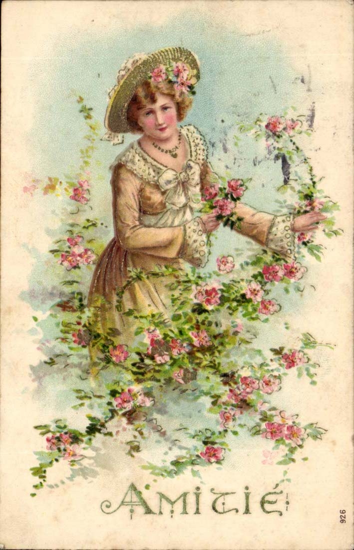Femme en robe de style ancien tenant un couronne de fleurs — Amitié — éditeur inconnu, n° 926