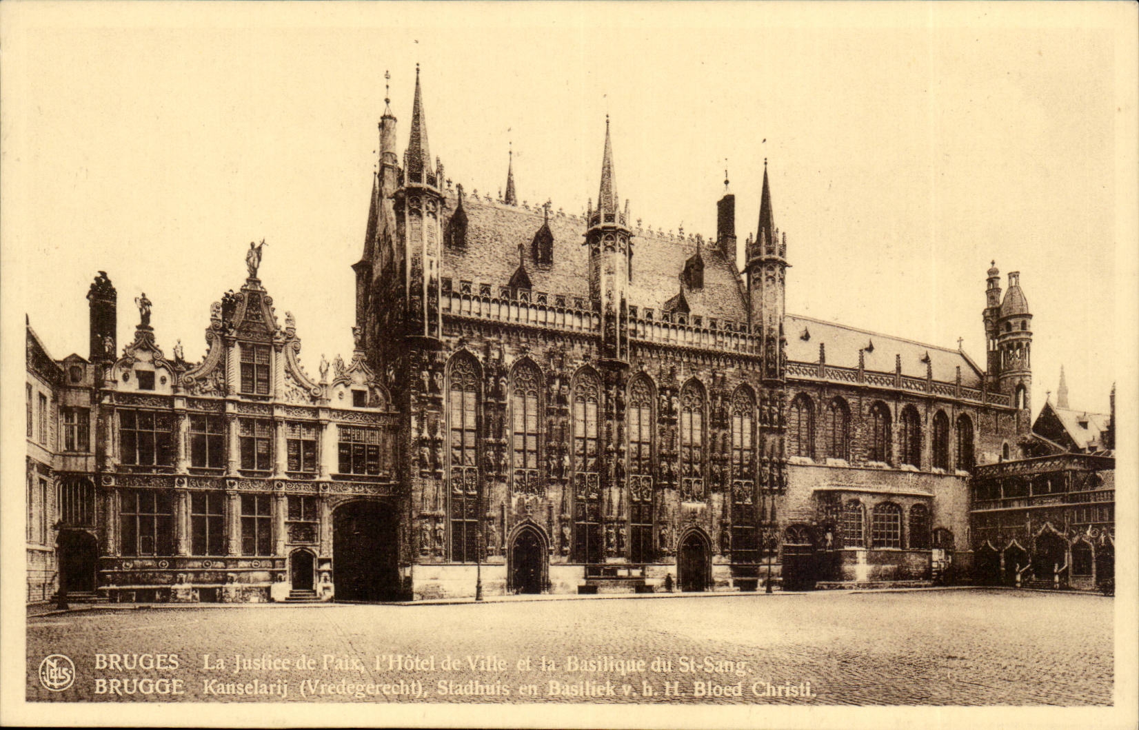 Bruges — La Justice de Paix, l'Hôtel de Ville et la Basilique du St-Sang — éditeur N.Us.