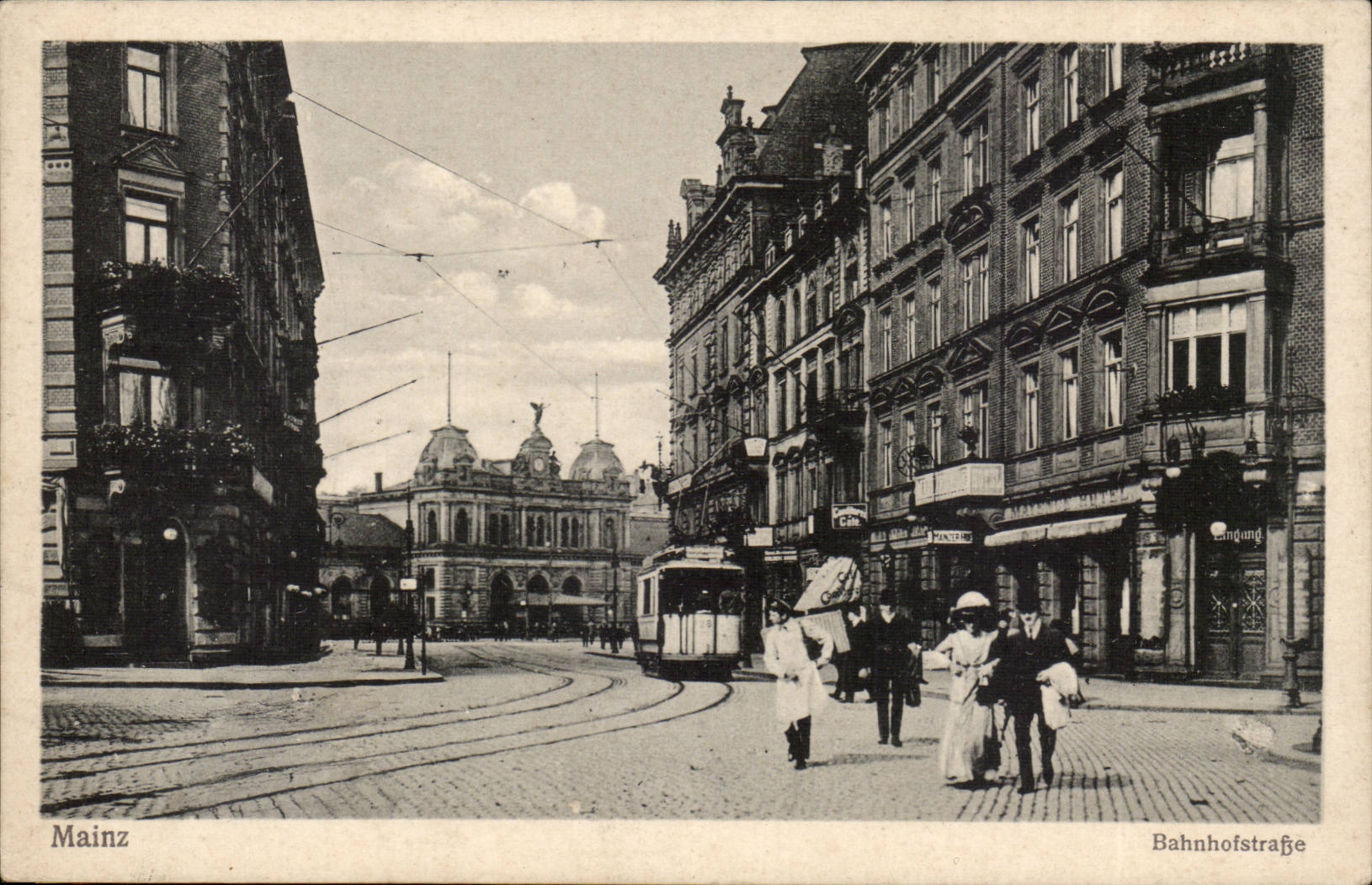 Mainz — Bahnhofstraße avec tramway — Biblischer Kunst- u. Postkarten-Verlag Hoppa, Mainz