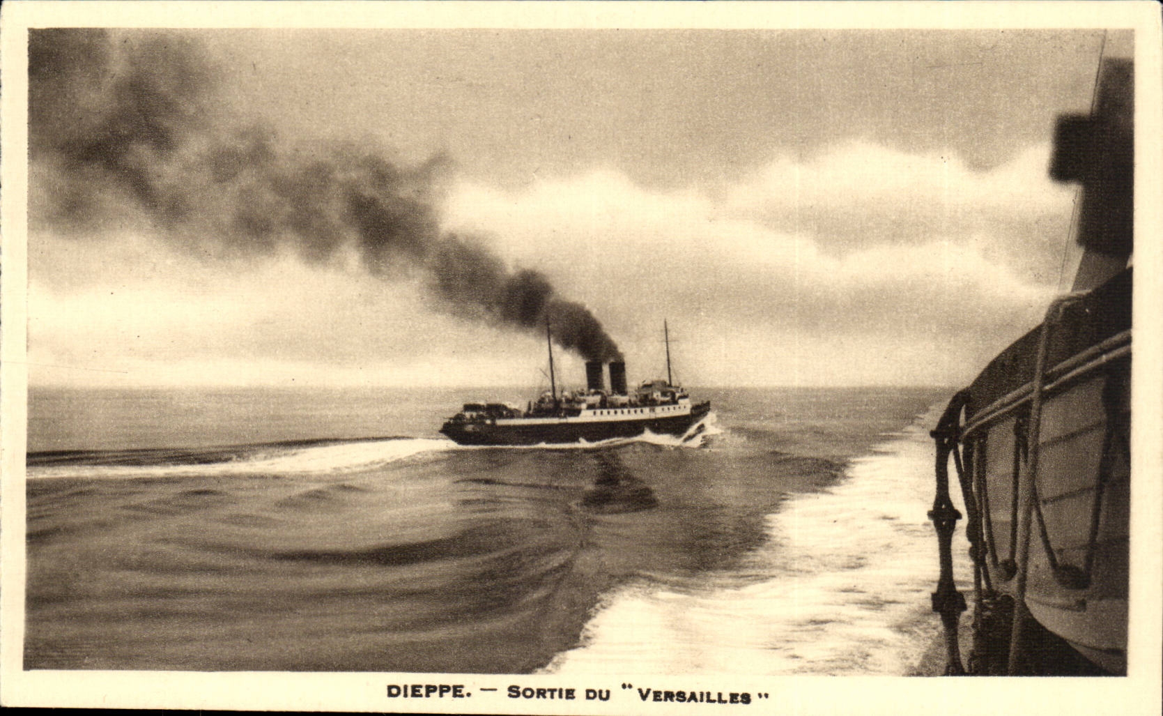 Dieppe CPA Sortie du Versailles