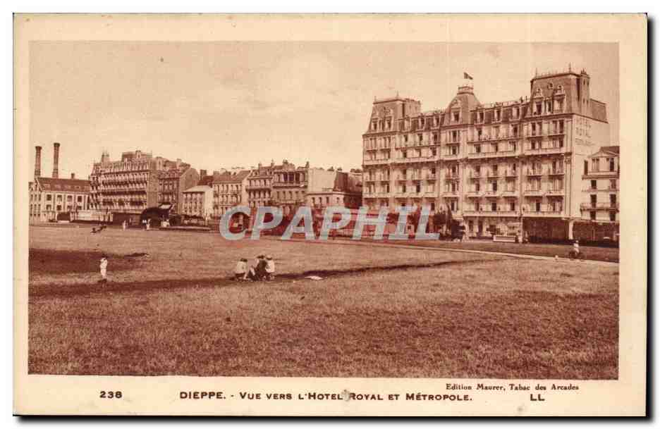 Dieppe CPA Vu vers l'hotel Royale et Metropole