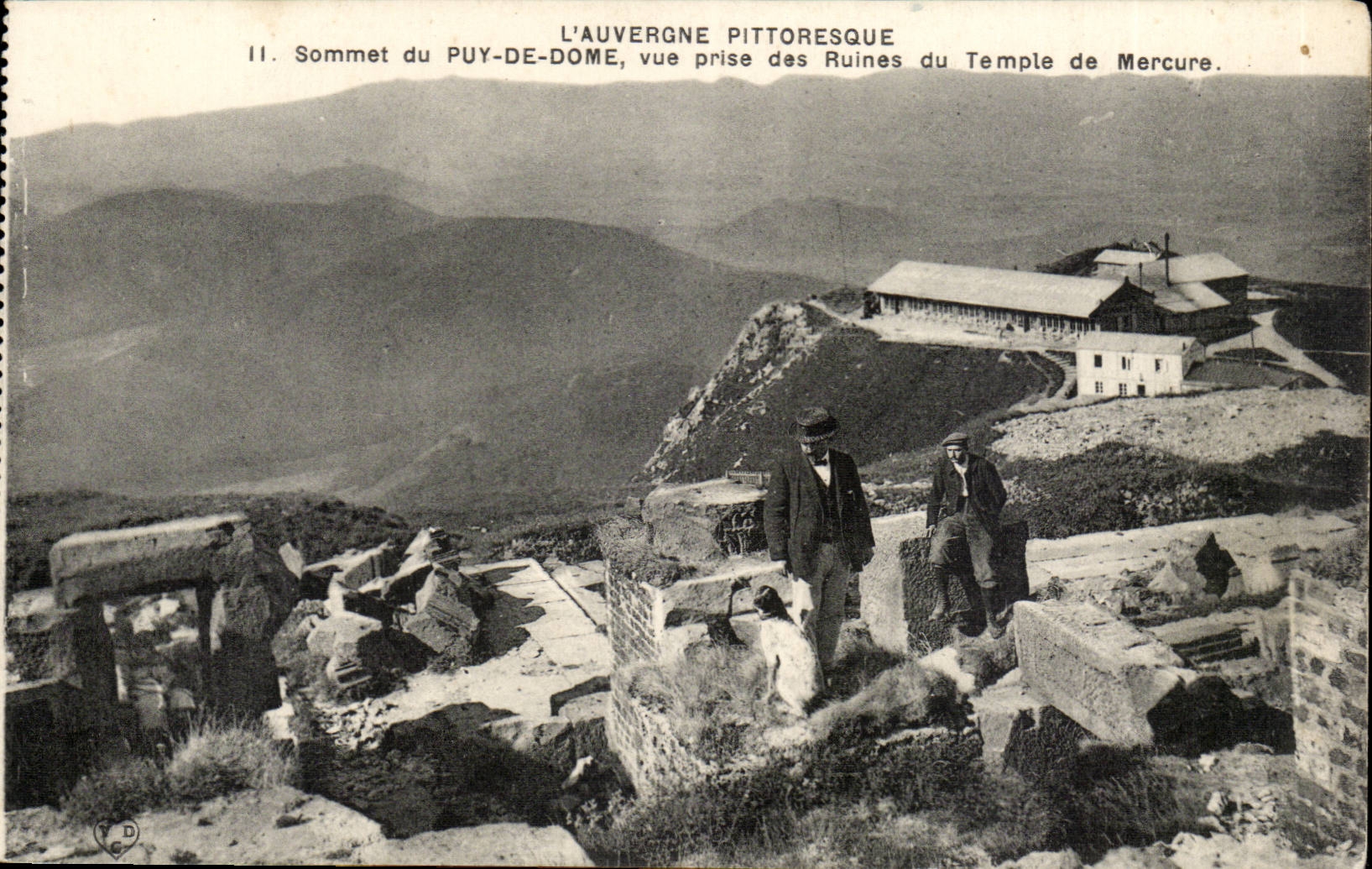 CPA Sommet du Puy de Dome Vue prise des ruines du temple de MErcure