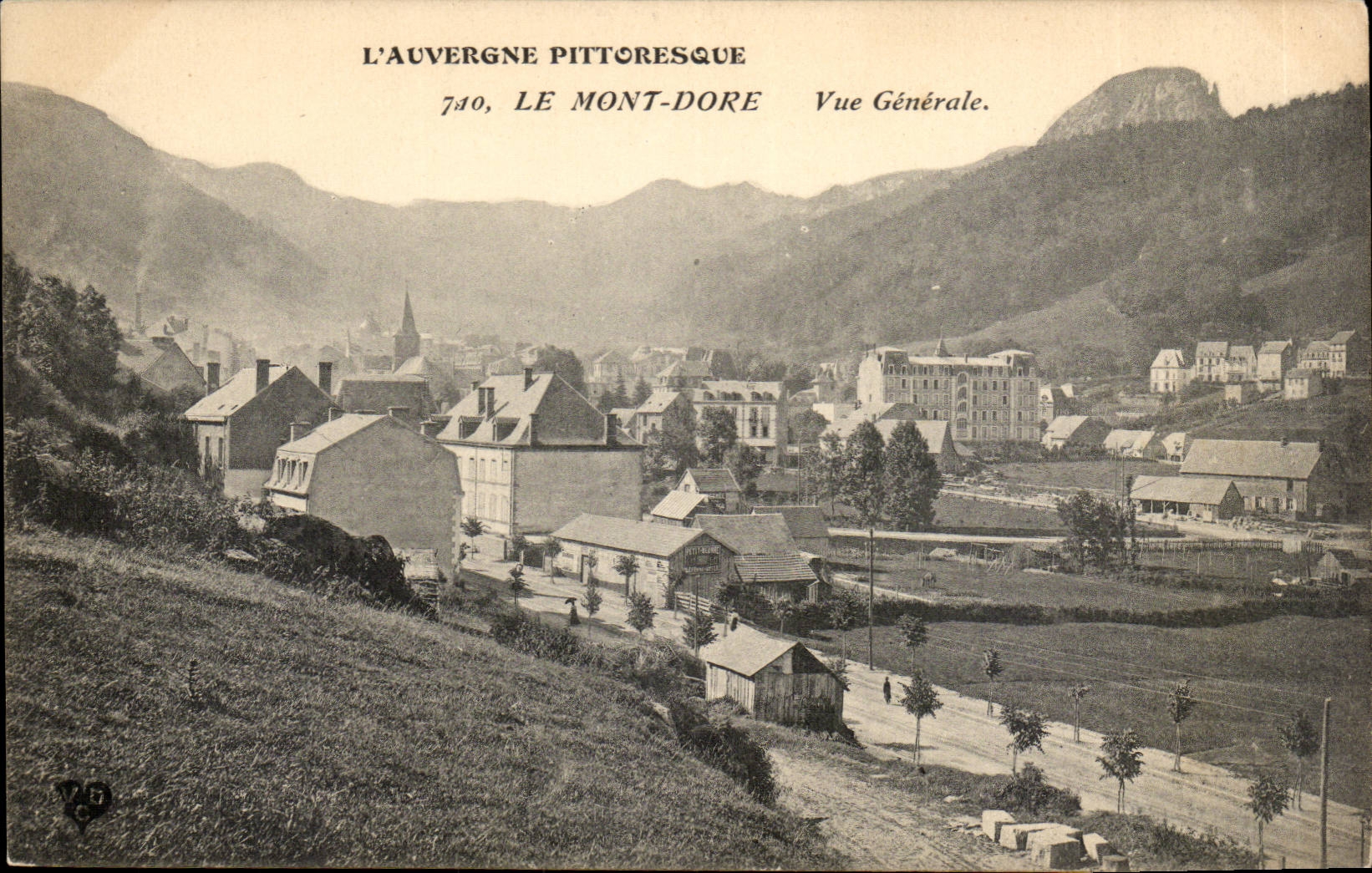 Le mont Dore CPA Vue generale