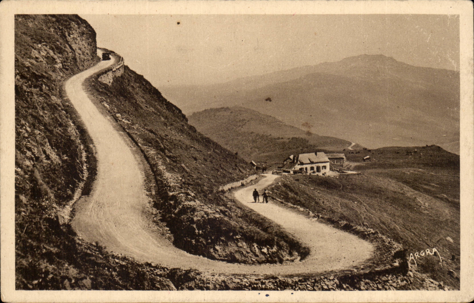 Cantal - Route de Puy Mary - Le Montee au Pas de Peyrol CPA 