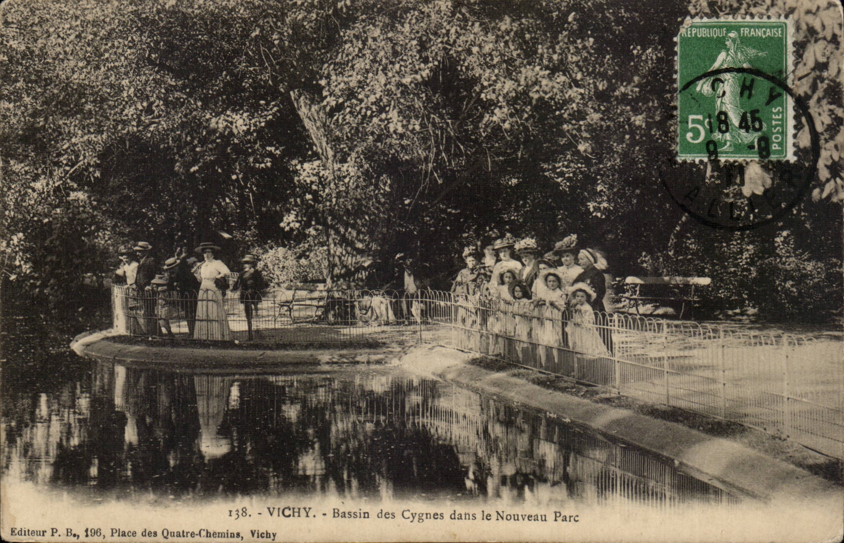 Vichy - Bassin des Cygnes dans le Nouveau Parc CPA 
