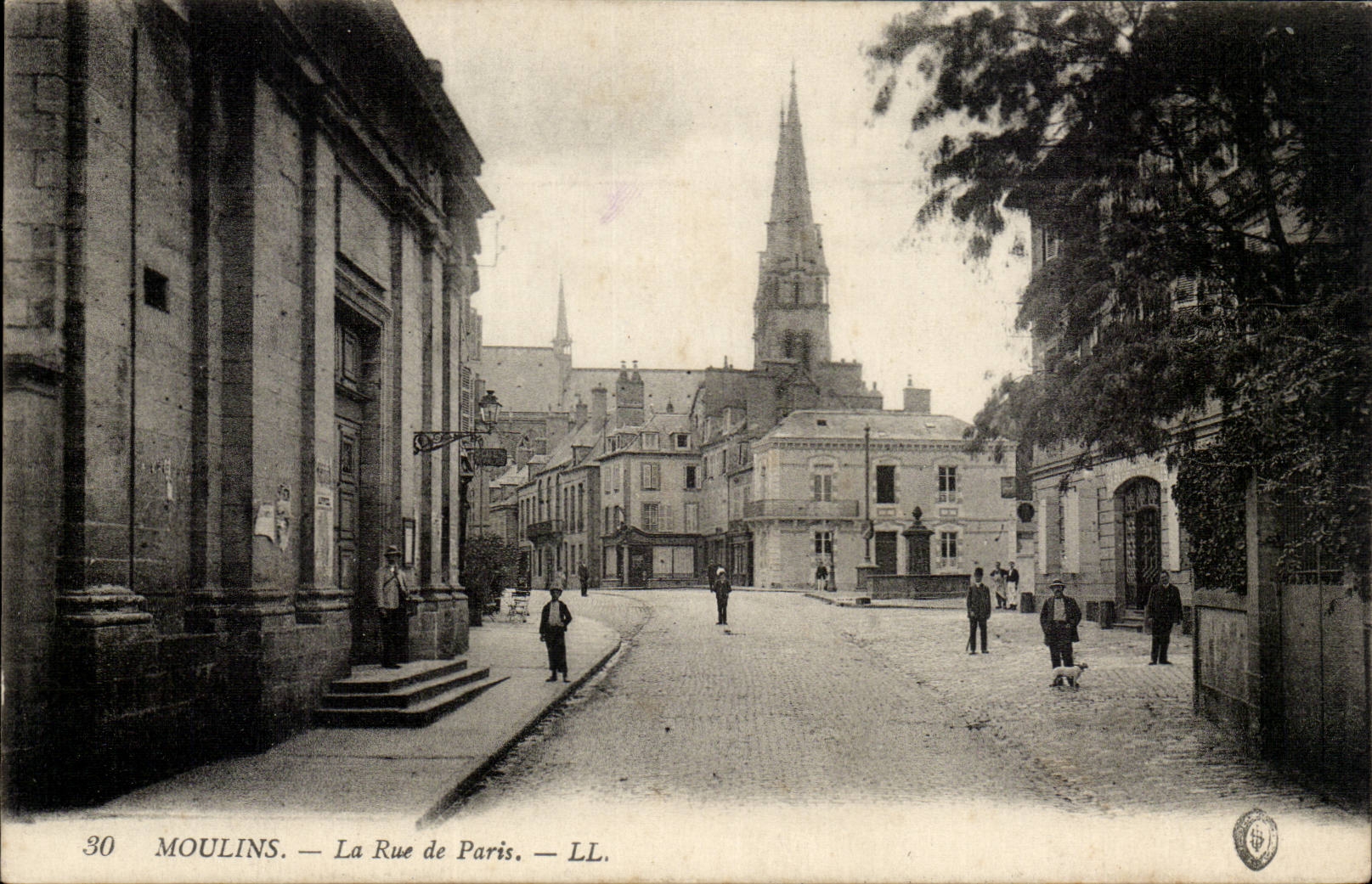Moulins - La Rue de Paris CPA 