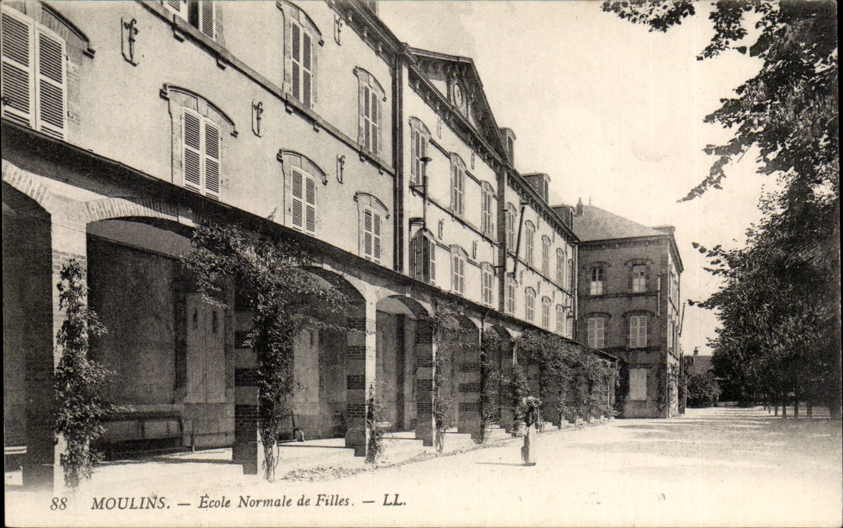 MoulinS. — École Normale de Filles — LL.