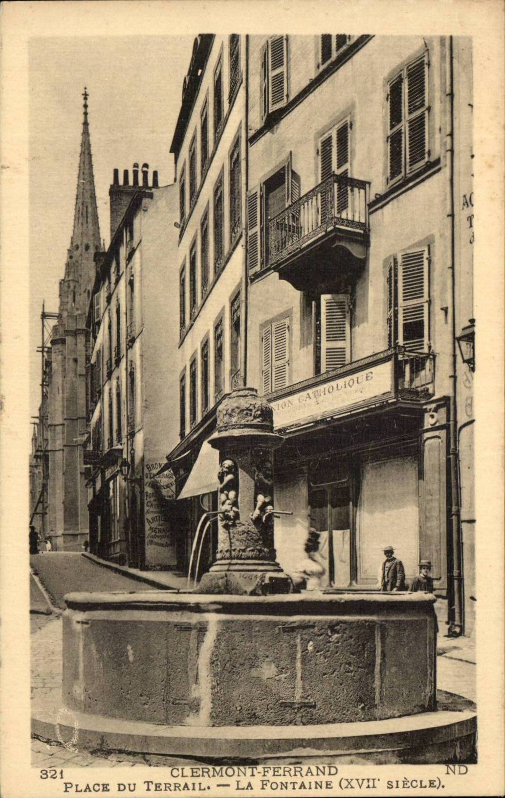 Clermont Ferrand CPA Place du Terrail La fontaine