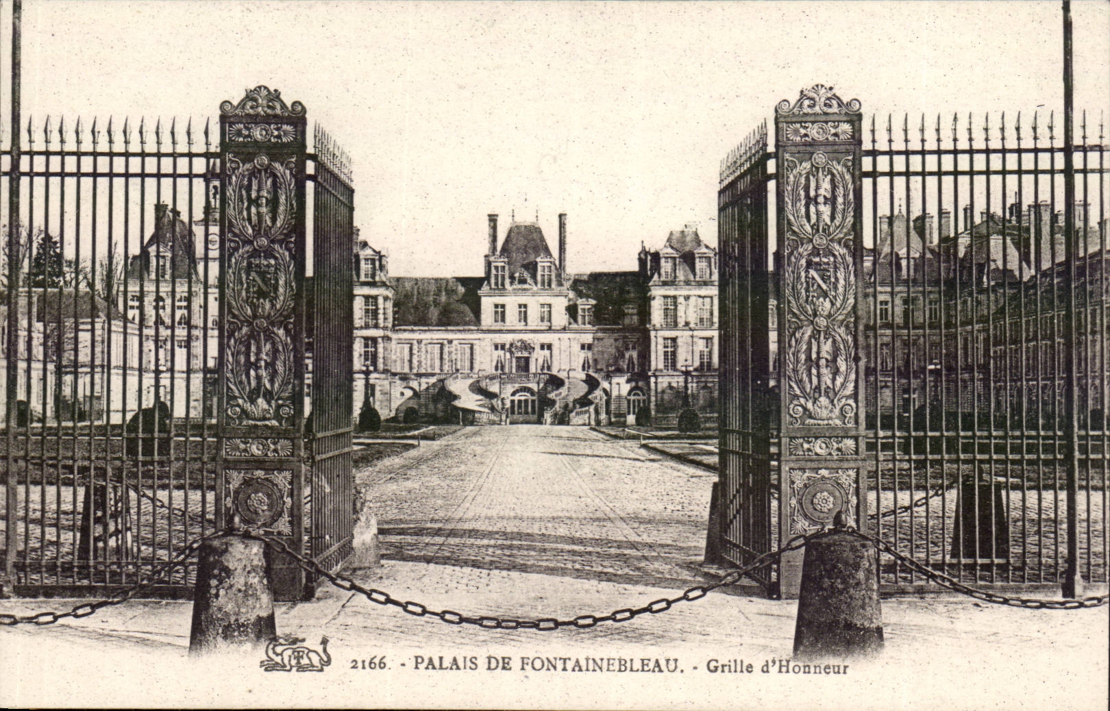 Palacio de Fontainebleau — Reja de Honor — editor n°2166