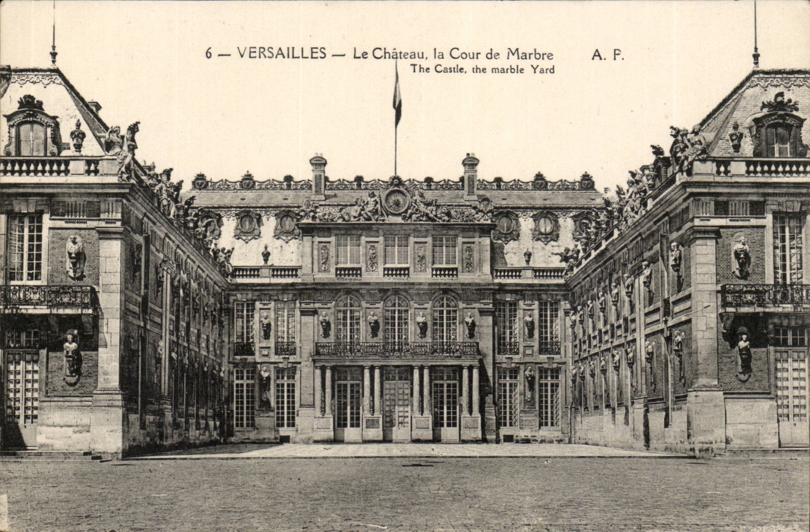 Versailles CPA Chateau la cour de marbre