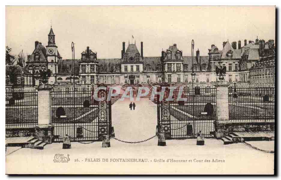 Palais de Fontainebleau — Grille d'Honneur et Cour des Adieux — éditeur CPAPHIL, n° 26