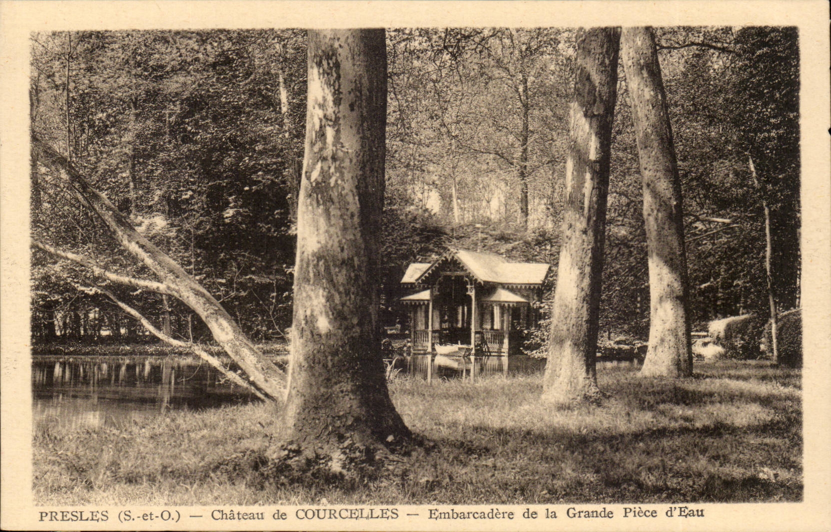 Presles CPA Chateau de Courcelles Embarcadere de la grande piece d'eau