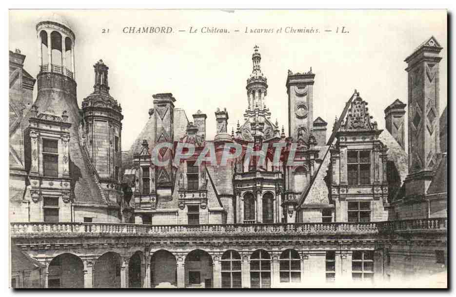 Chambord CPa Le chateau Lucarnes et cheminees