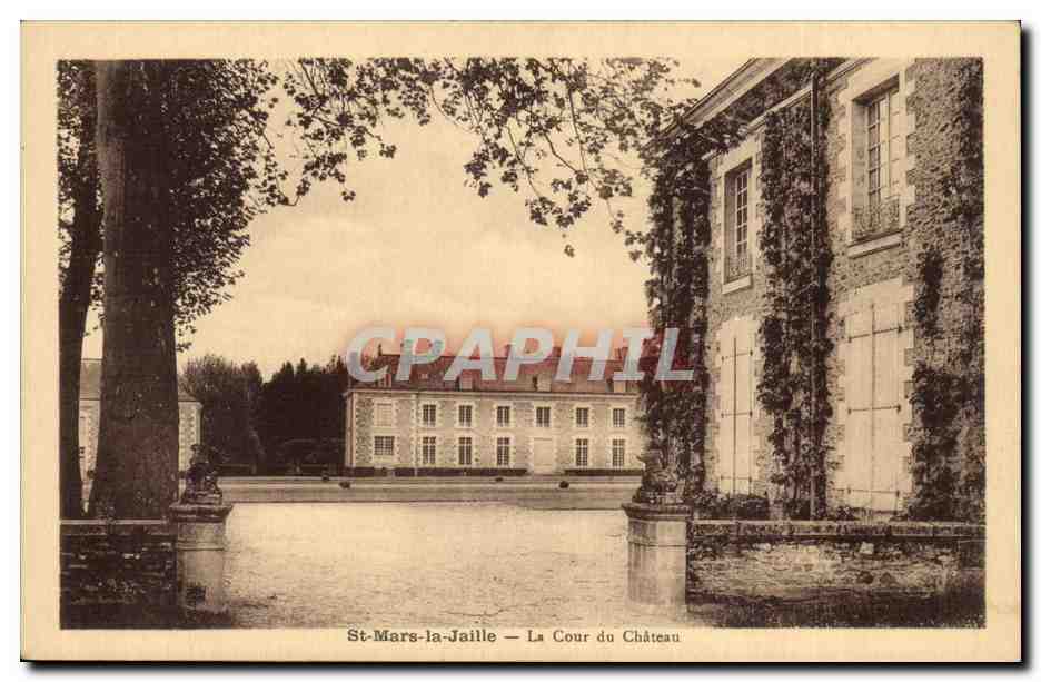 St Mars la Jaille CPA La cour du chateau