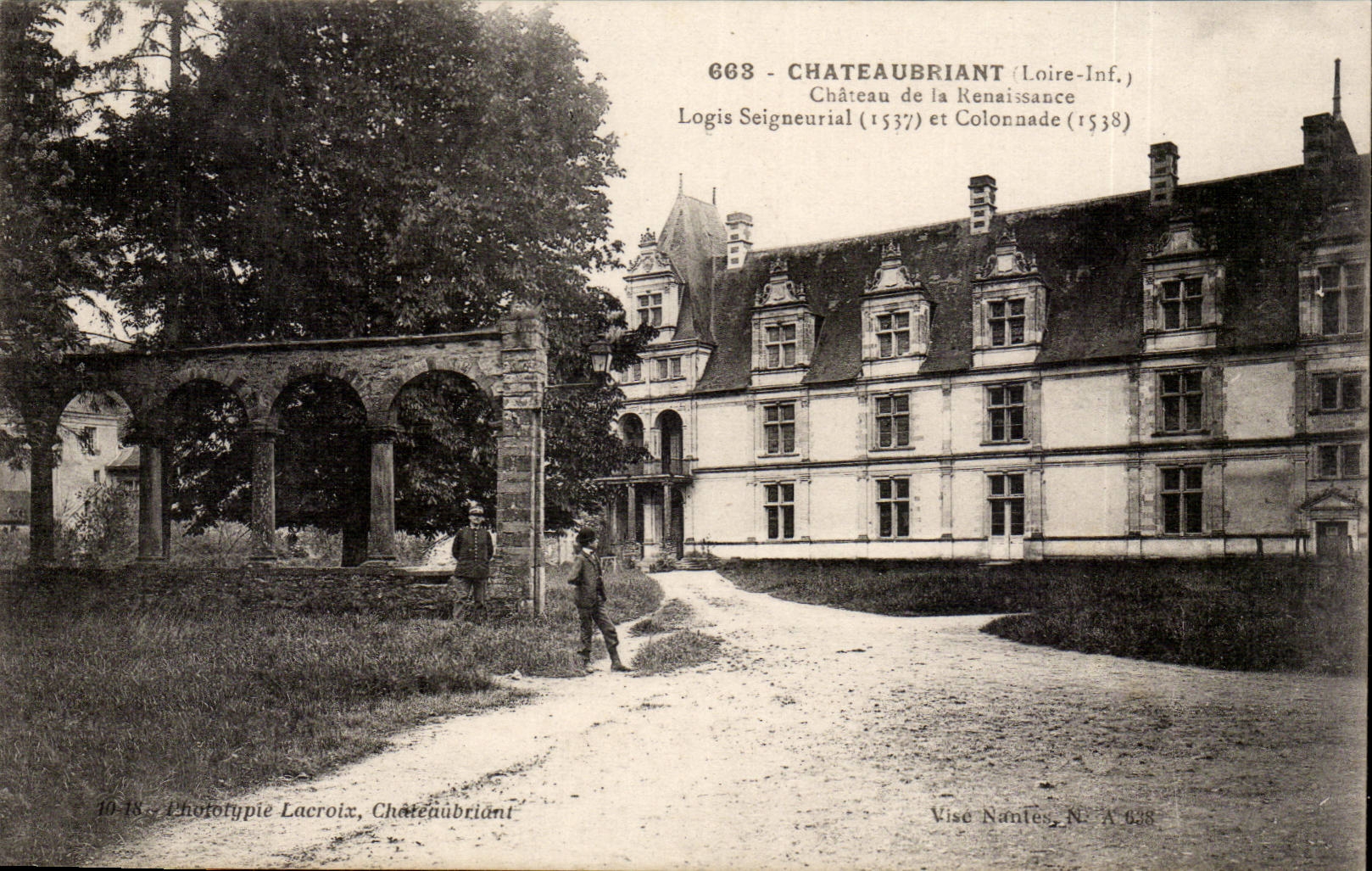Chateaubriant CPA Chateau de la Renaissance Logis seigneurial (1537) et colonnade (1538)