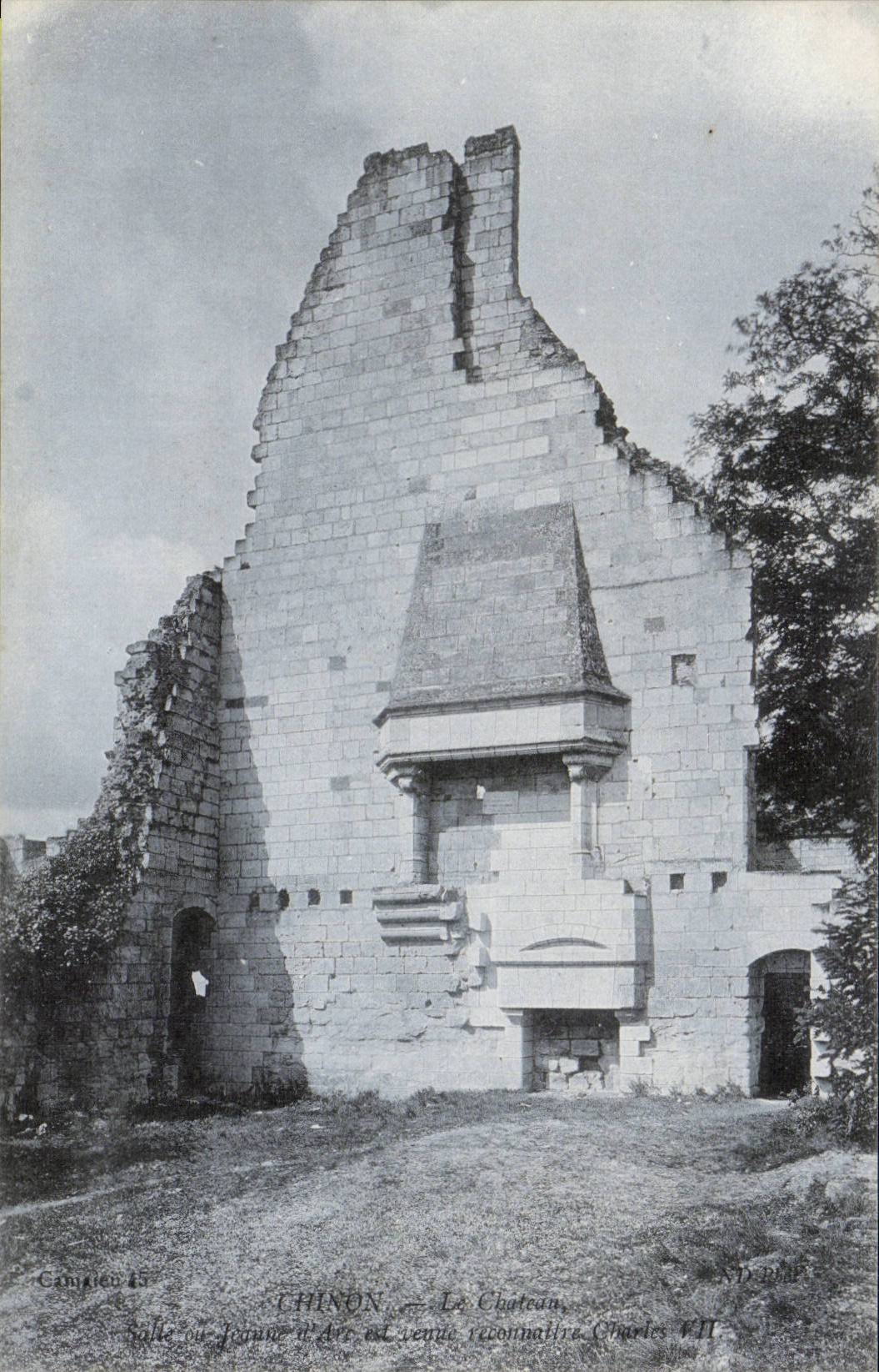 Chinon CPA Le chateau SAlle ou Jeanne d'arc est venue reconnaitre Charles VII