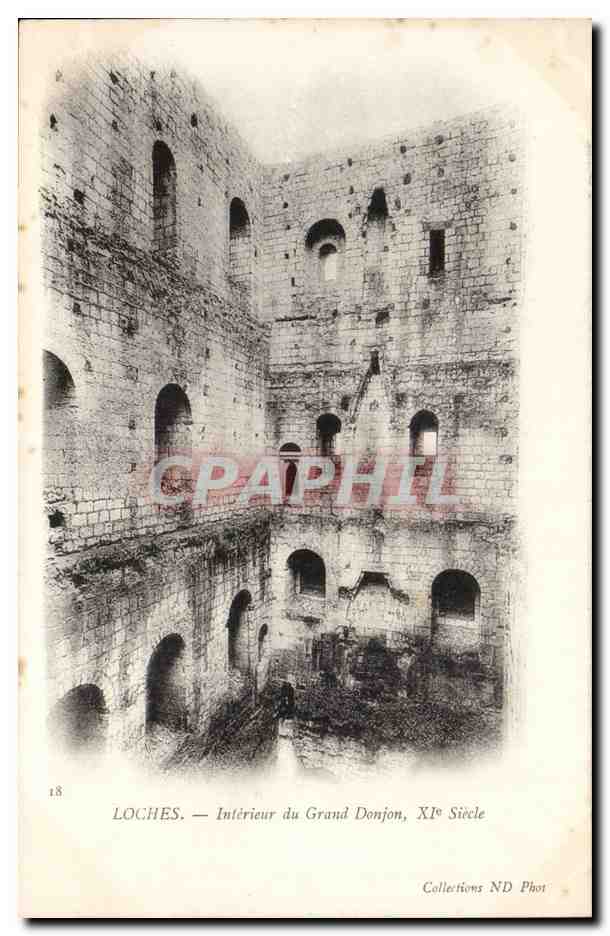 Loches CPA Interieur du grand donjon 11eme