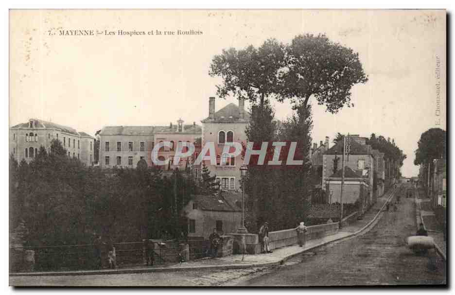 Mayenne CPA Les hospices et la rue Roullois