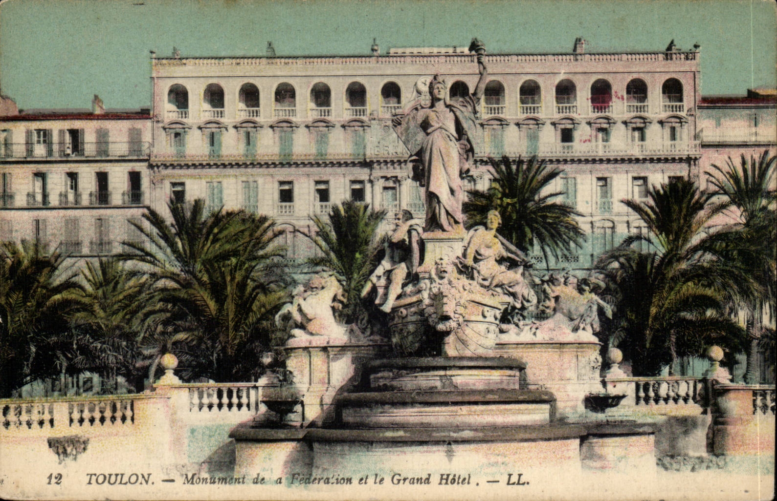 Toulon CPA Monument de la federation et le grand hotel