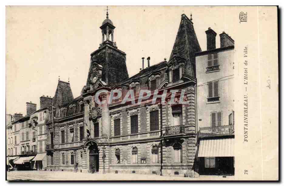 Fontainebleau — Das Rathaus — Graphith