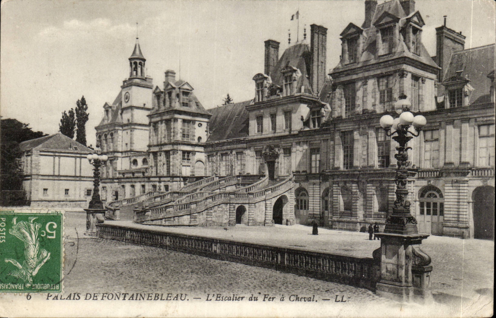 Palacio de Fontainebleau — La Escalera del Caballo — LL
