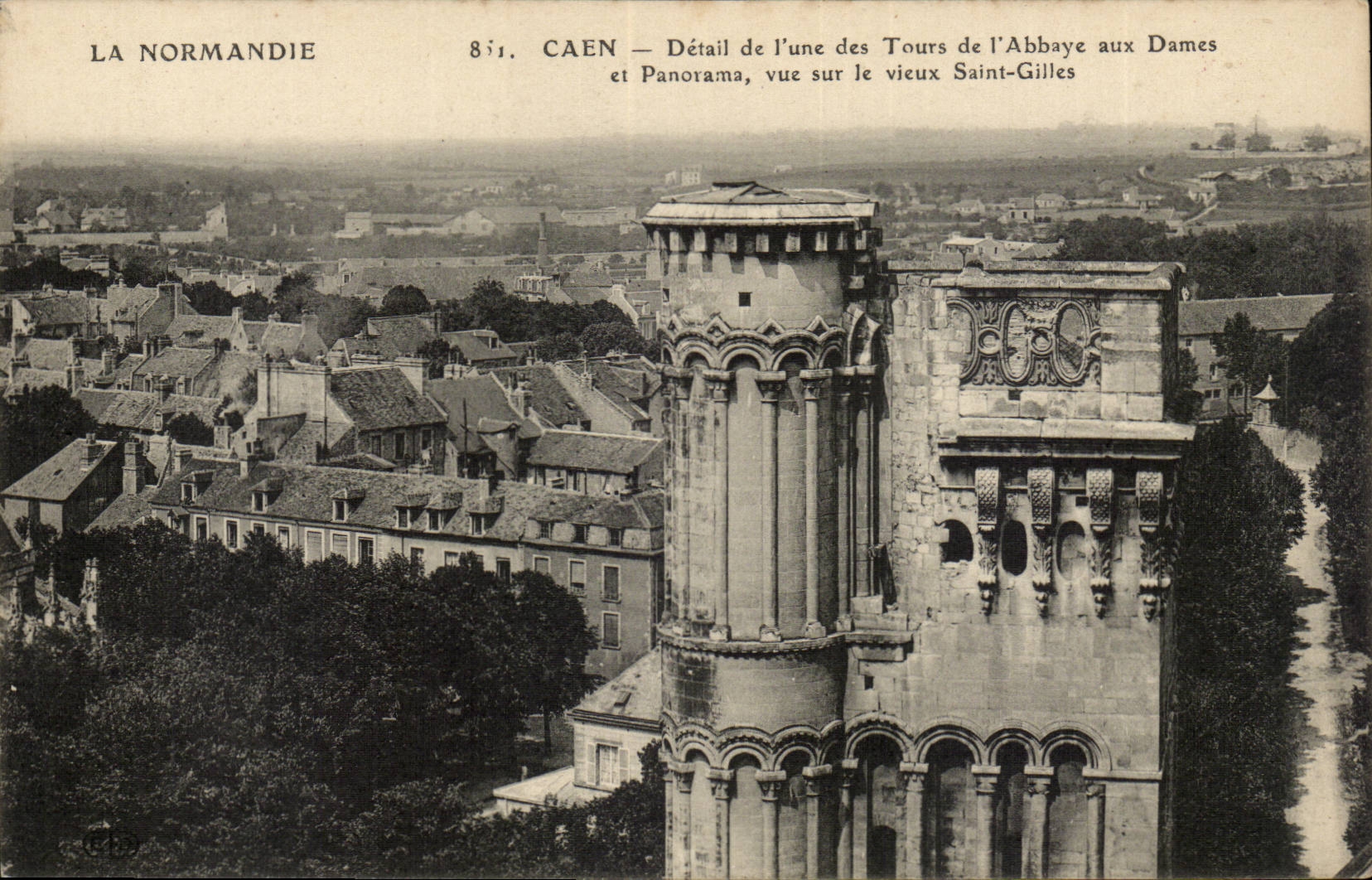 Caen — Détail d'une des Tours de l'Abbaye aux Dames et Panorama, vue sur le vieux Saint-Gilles