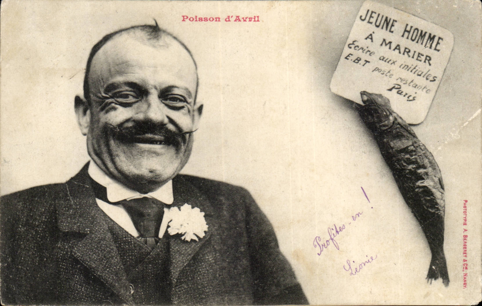 CPA Fantaisie Homme Poisson d'avril Jeune homme a marier