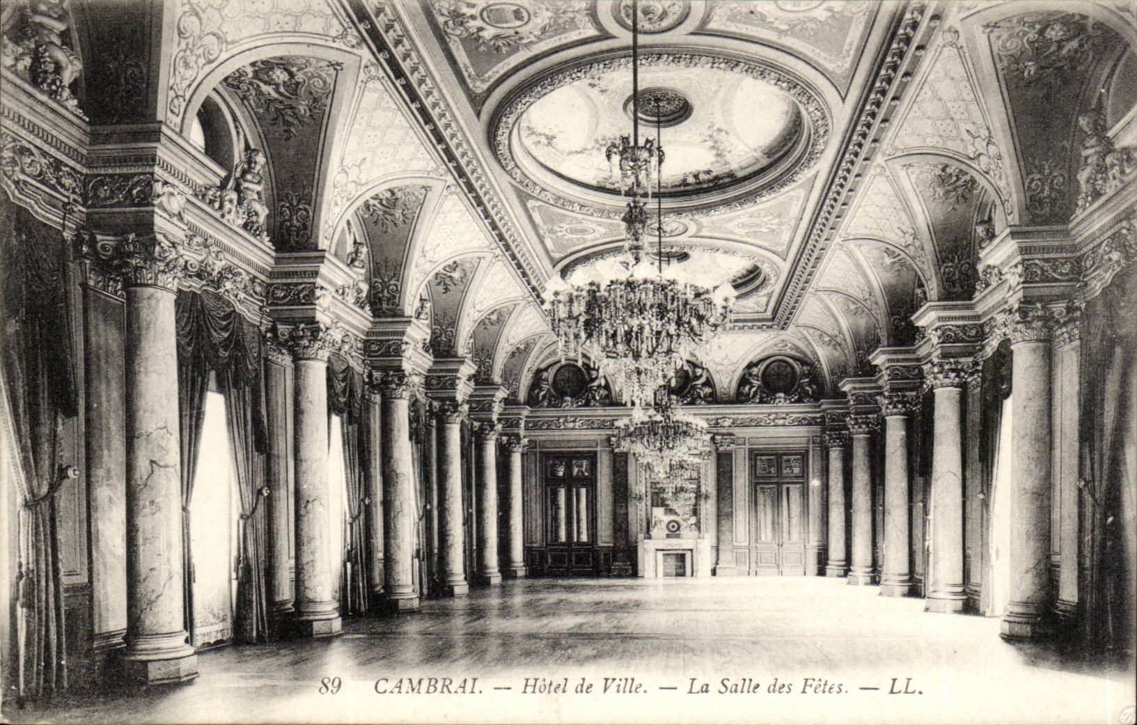 CPA Cambrai Hotel de ville La salle des fetes